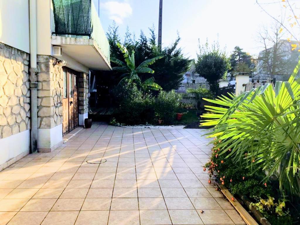 Agreable Maison En Centre Ville Нуази-ле-Гран Экстерьер фото